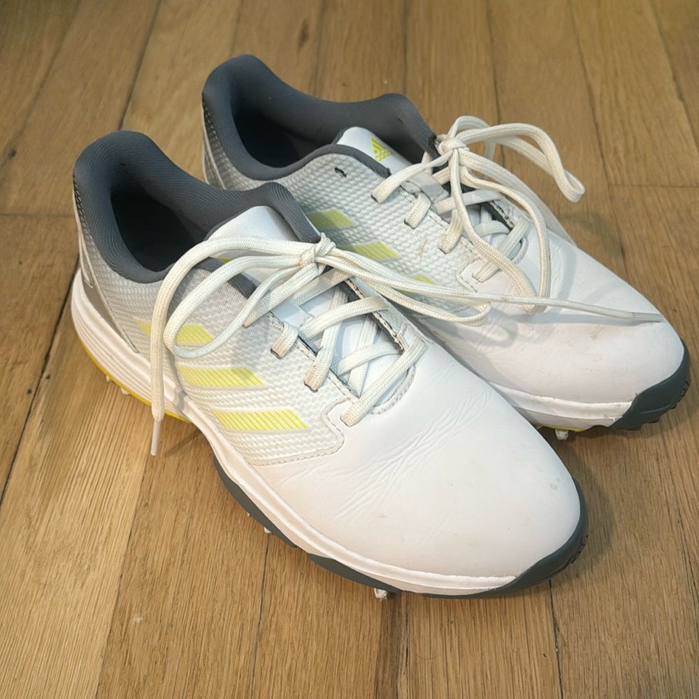 Adidas Bounce Gold Cleats for Kids - size 4.5 y